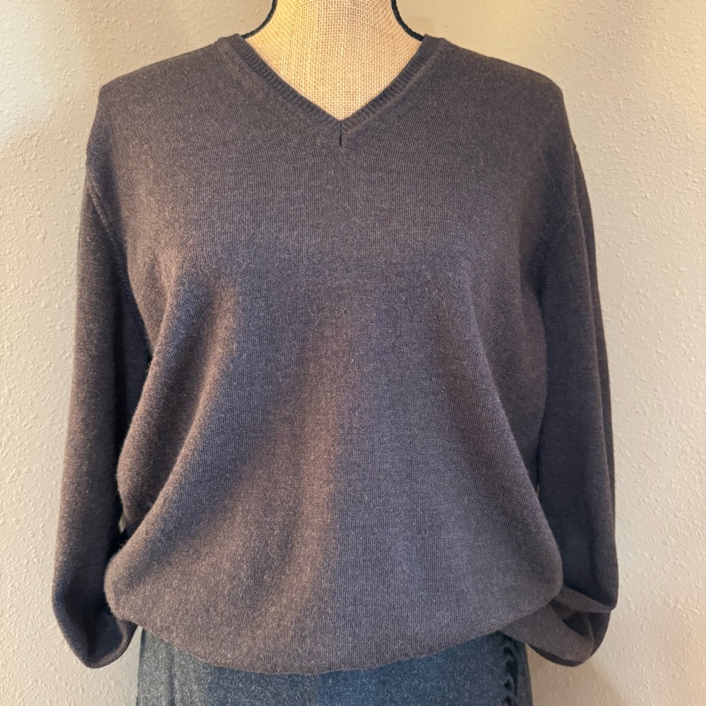 Chocolate brown Italian Merino Wool v-neck sweater, Size large